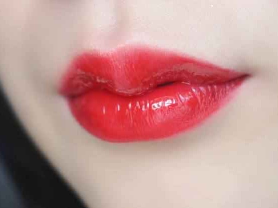 秋冬护唇全攻略 告别干裂起皮找到你的本命唇膏