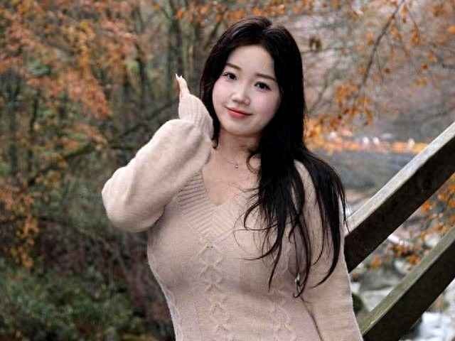 身材偏胖女生穿衣搭配 微胖女生怎么穿衣好看？这位小姐姐告诉你“有肉”也可以穿的很美