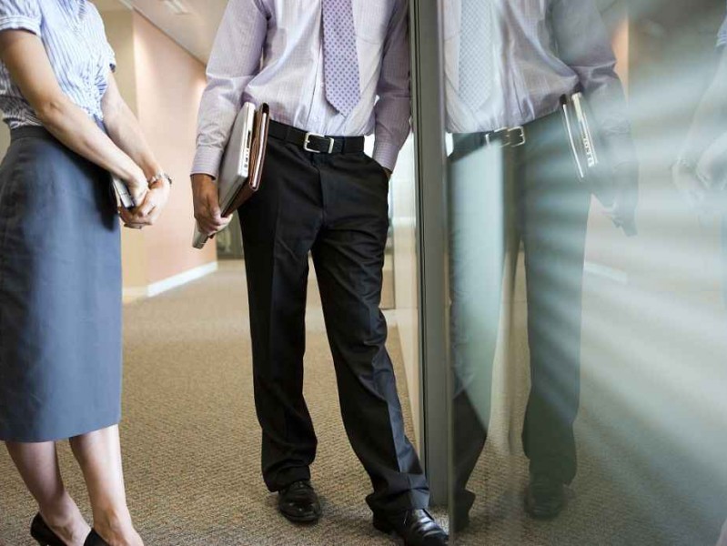 深蓝色衬衣穿搭宝典 告别土气穿出高级感