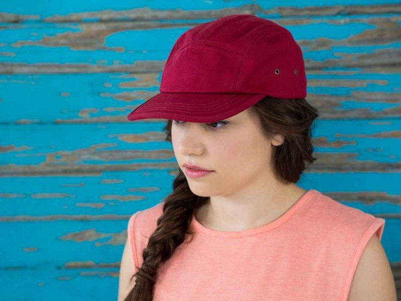 圆脸妹子帽子避坑指南 选对款式秒变小V脸