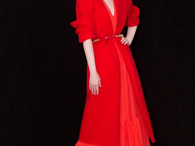 红色裙子外套搭配妙招让你美翻天