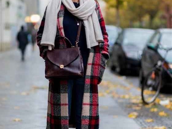 穿好红色大衣其实就靠一条围巾