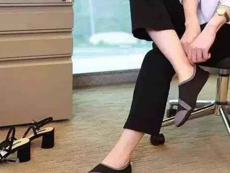 找到那双让你健步如飞的完美鞋款 从此告别脚酸腿疼