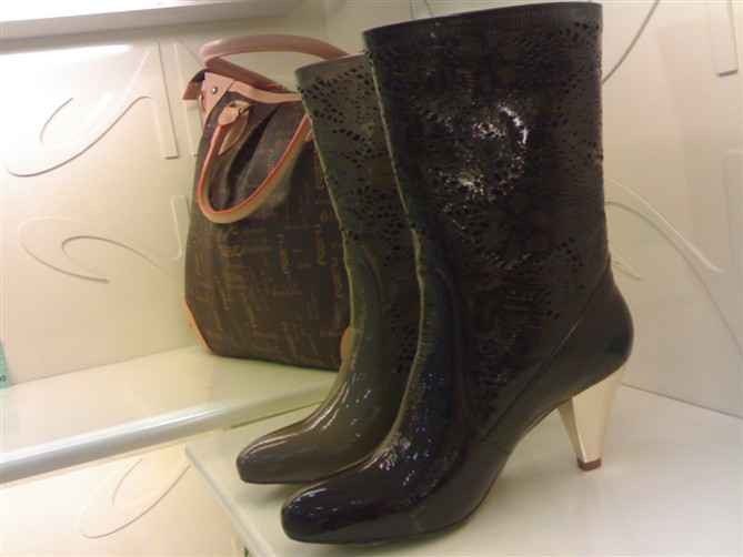 卡斯高鞋子档次解析：品牌定位与用户真实体验全知道