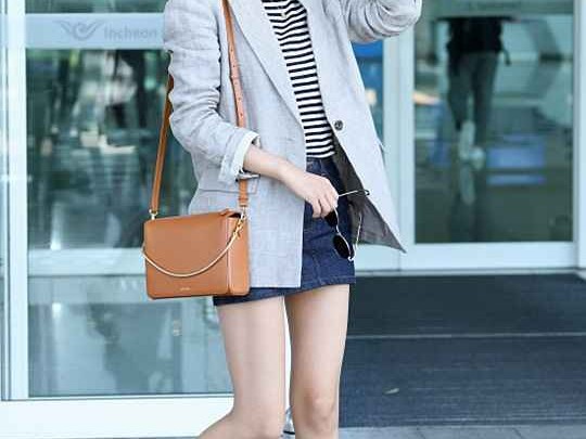 灰色短裙配上衣全攻略 这样搭配美翻了