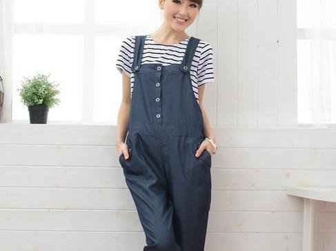 时髦精们看过来！背带裤这么穿美翻一整年