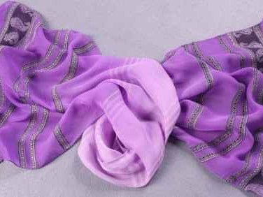 围巾颜色挑花眼 这篇攻略让你颈上生花