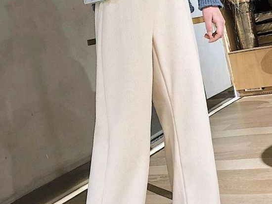 灰色裤子配什么颜色上衣？掌握这些搭配公式让你时髦不费力