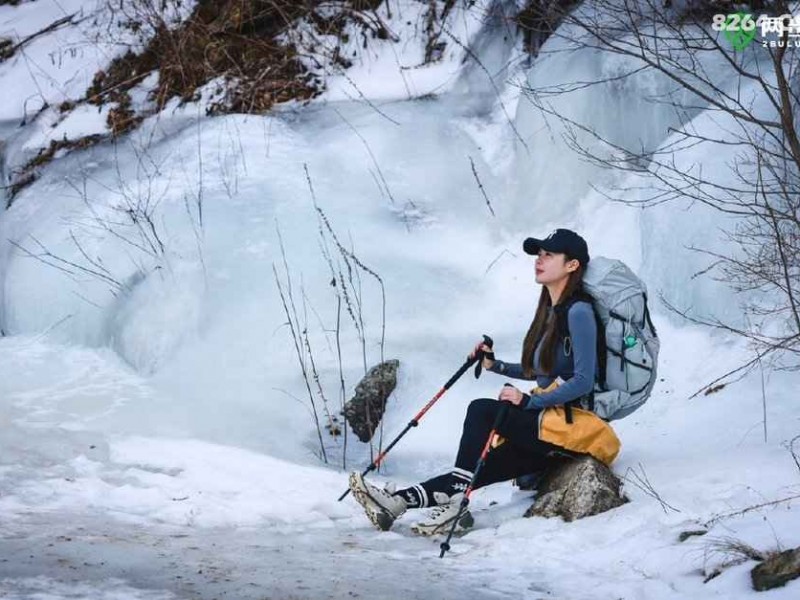告别黑白灰 今年冬天把这些颜色穿上身才叫暖