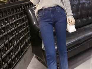 微喇裤搭配上衣宝典 解锁不同场合的时髦秘籍