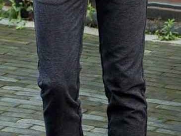 咖啡色裤子配什么颜色上衣穿搭全攻略解锁日常高级感