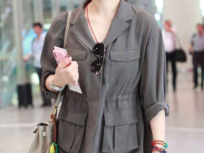 肩宽腿粗女生穿衣搭配秘籍：扬长避短穿出女神范