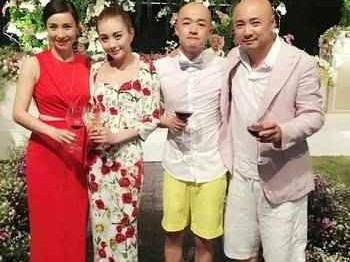 参加婚礼穿什么才能又美又得体